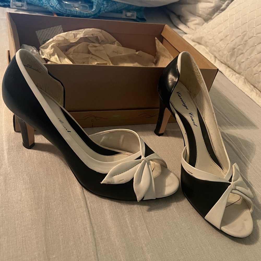 Vintage Carriage Court Maria Black and White High Heels - Picture 2 of 13